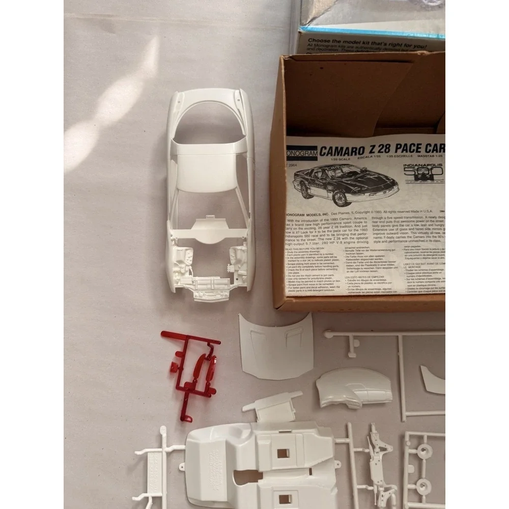 Monogram 1:25 93 Camaro Z28 Indianapolis 500 Pace Car Model Kit 2964 Open Box